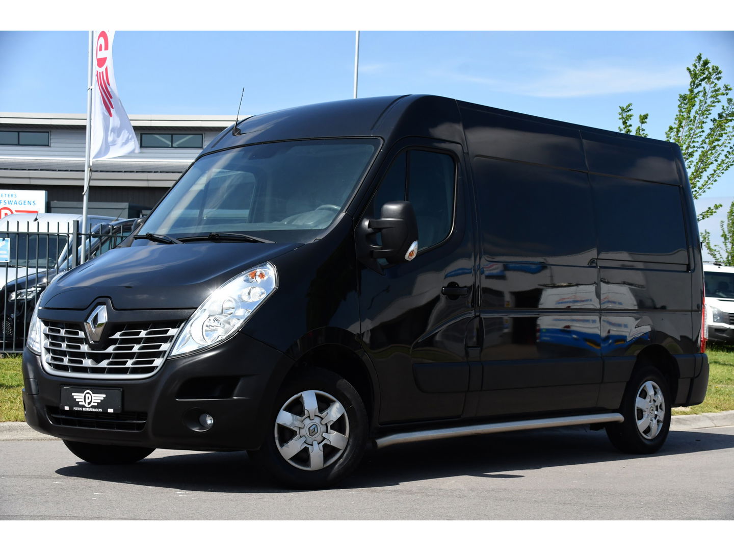 Renault Master T35 2.3 dCi L2H2 Black Edition Cruise, NAVI, Sensoren, Multimedia, Clima, Trekhaak, Airco, 145PK, Uniek!