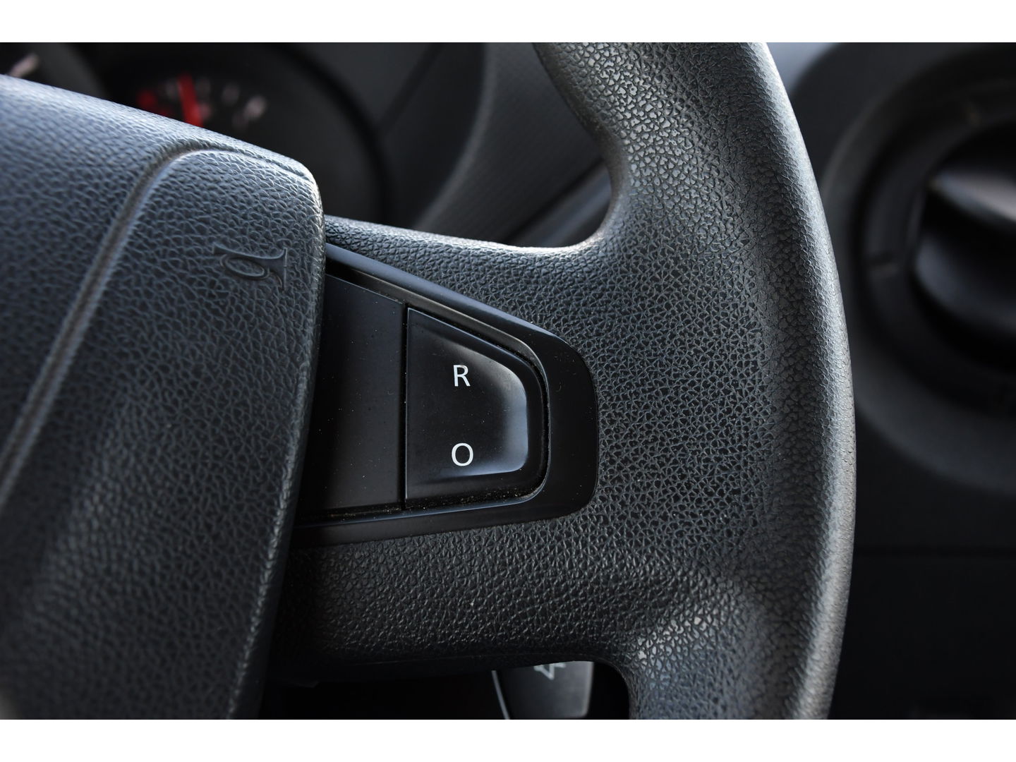 Renault Master T35 2.3 dCi L2H2 Black Edition Cruise, NAVI, Sensoren, Multimedia, Clima, Trekhaak, Airco, 145PK, Uniek!