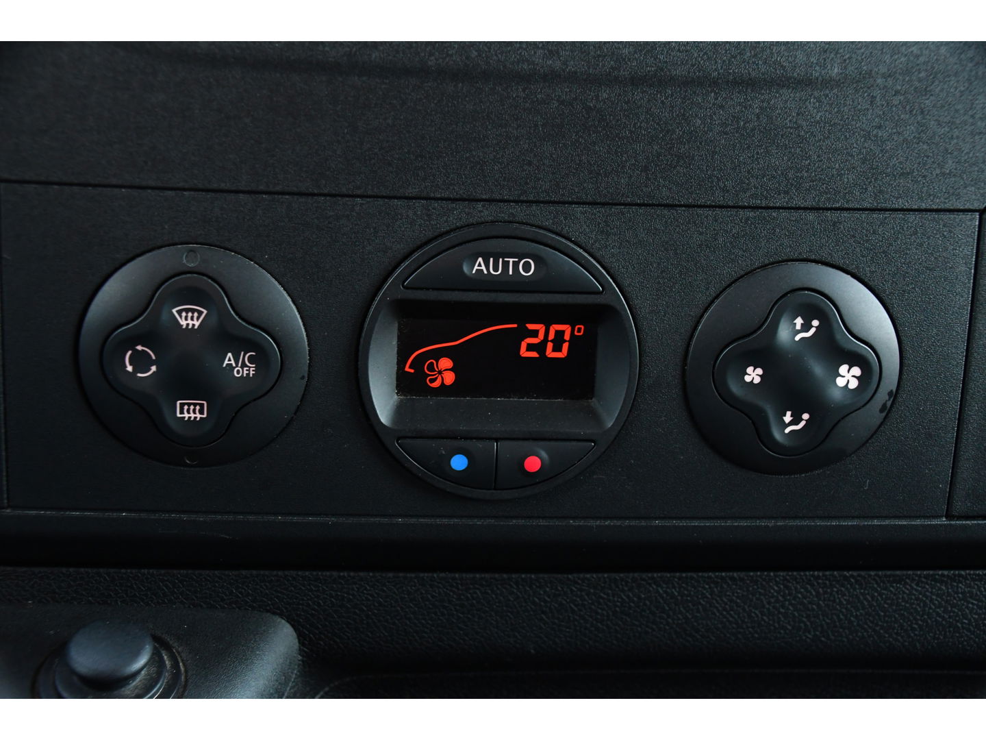 Renault Master T35 2.3 dCi L2H2 Black Edition Cruise, NAVI, Sensoren, Multimedia, Clima, Trekhaak, Airco, 145PK, Uniek!