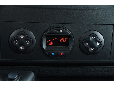 Renault Master T35 2.3 dCi L2H2 Black Edition Cruise, NAVI, Sensoren, Multimedia, Clima, Trekhaak, Airco, 145PK, Uniek!