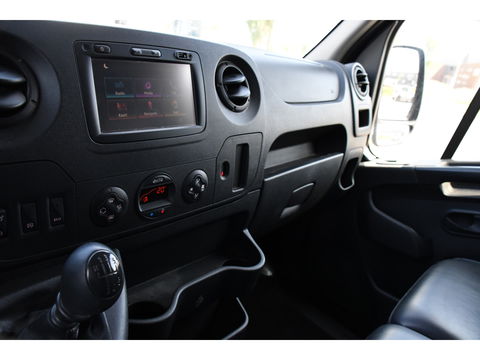 Renault Master T35 2.3 dCi L2H2 Black Edition Cruise, NAVI, Sensoren, Multimedia, Clima, Trekhaak, Airco, 145PK, Uniek!