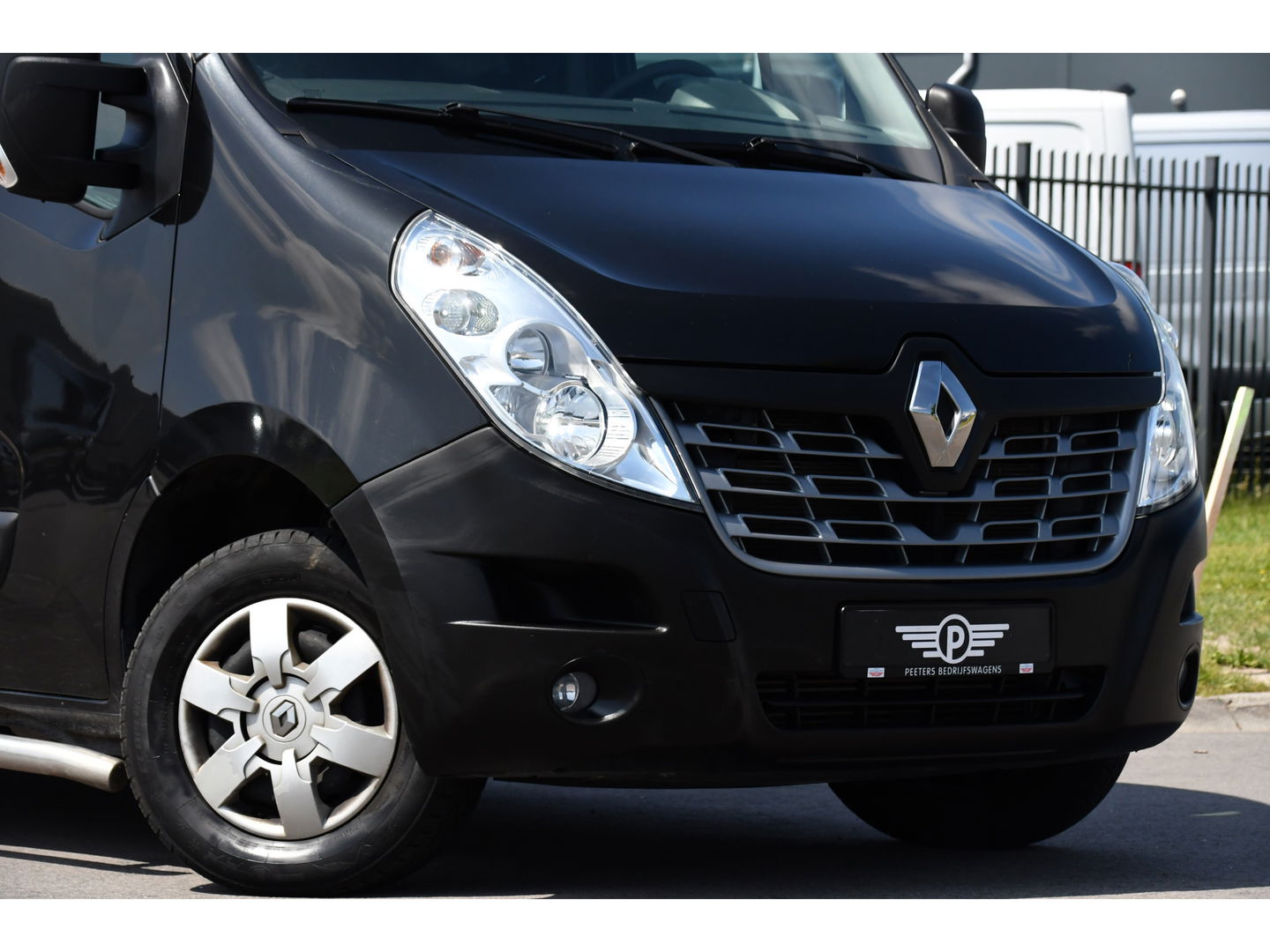 Renault Master T35 2.3 dCi L2H2 Black Edition Cruise, NAVI, Sensoren, Multimedia, Clima, Trekhaak, Airco, 145PK, Uniek!