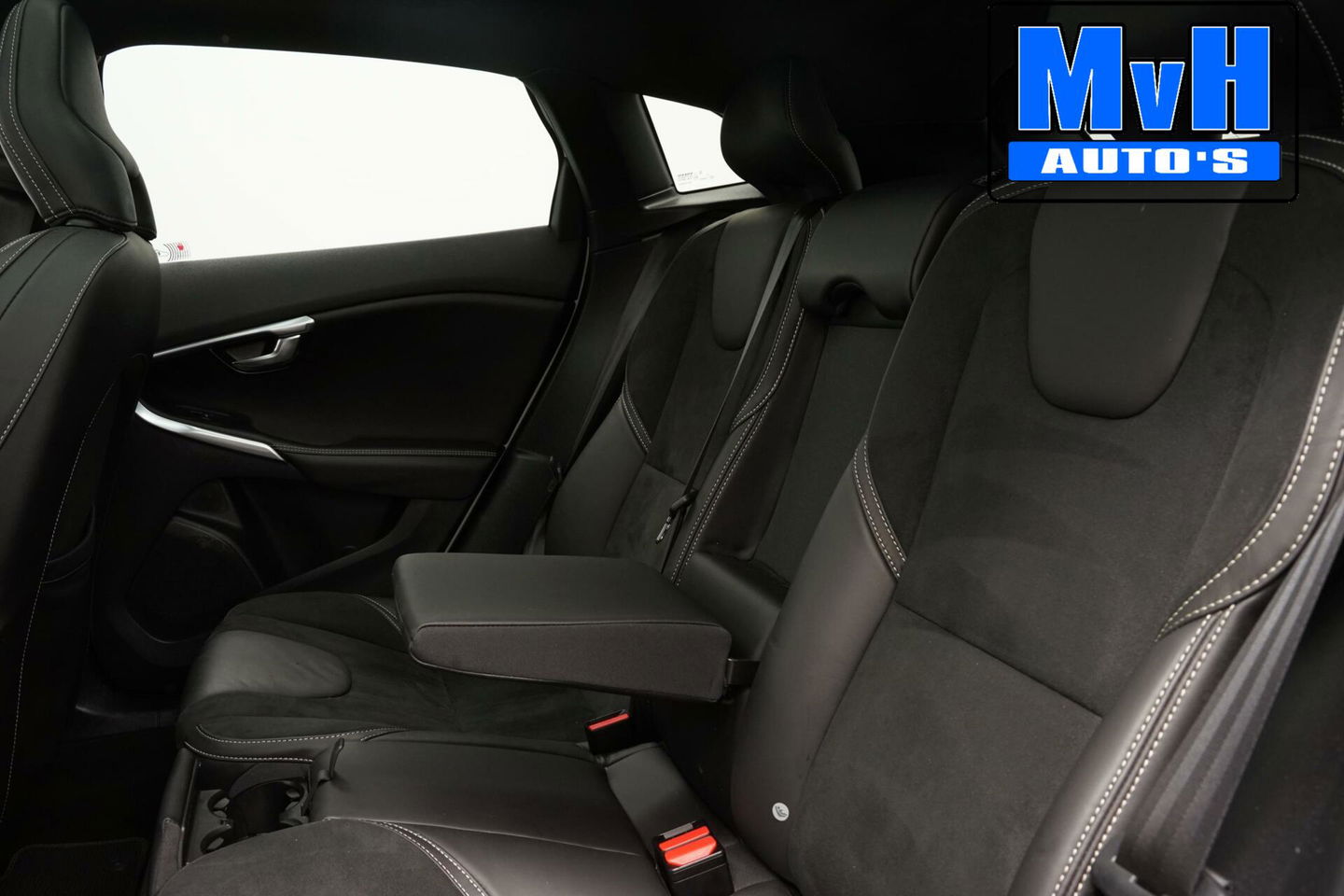 Volvo V40 1.5 T3 Polar+ Sport|R-DESIGN|PANORAMADAK|NAP|LED