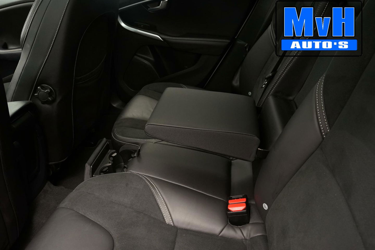 Volvo V40 1.5 T3 Polar+ Sport|R-DESIGN|PANORAMADAK|NAP|LED