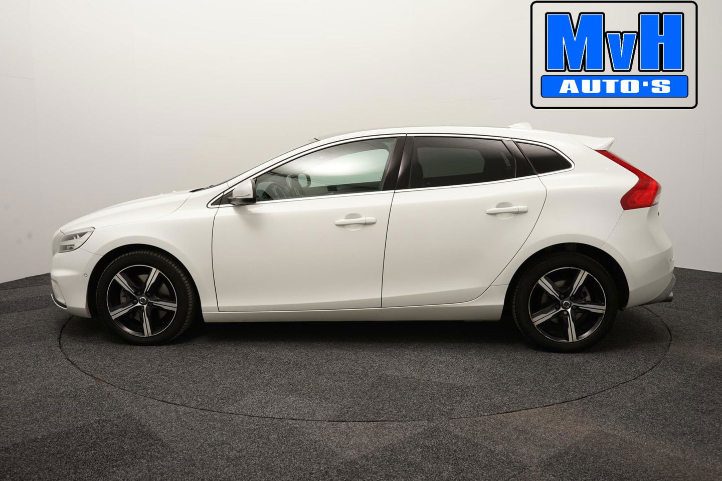Volvo V40 1.5 T3 Polar+ Sport|R-DESIGN|PANORAMADAK|NAP|LED