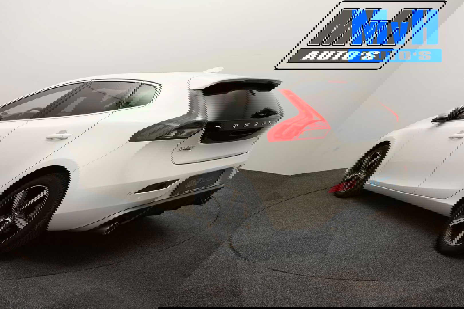 Volvo V40 1.5 T3 Polar+ Sport|R-DESIGN|PANORAMADAK|NAP|LED