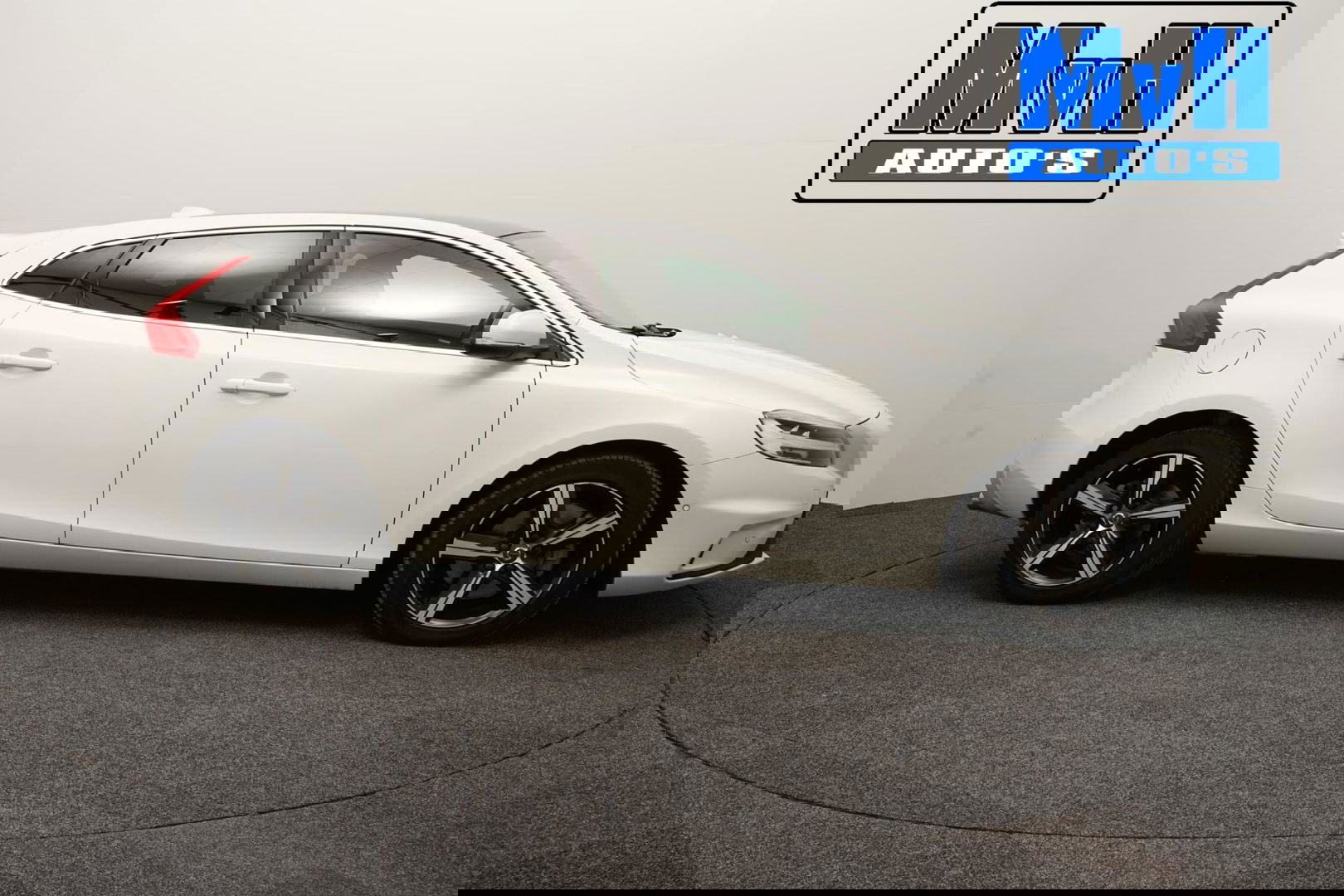 Volvo V40 1.5 T3 Polar+ Sport|R-DESIGN|PANORAMADAK|NAP|LED