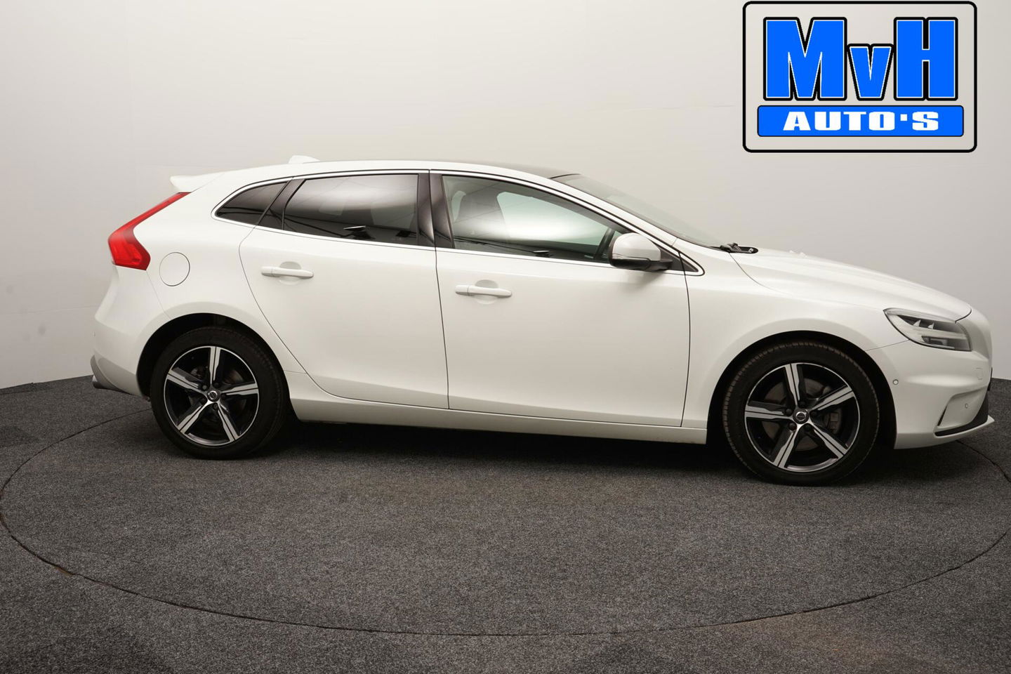 Volvo V40 1.5 T3 Polar+ Sport|R-DESIGN|PANORAMADAK|NAP|LED