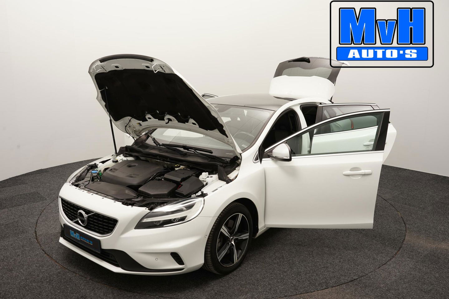 Volvo V40 1.5 T3 Polar+ Sport|R-DESIGN|PANORAMADAK|NAP|LED