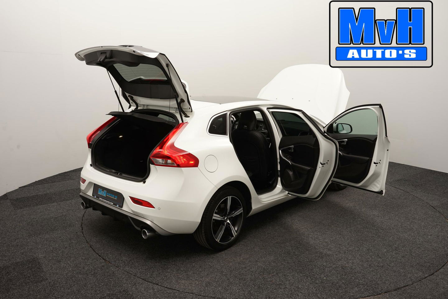 Volvo V40 1.5 T3 Polar+ Sport|R-DESIGN|PANORAMADAK|NAP|LED