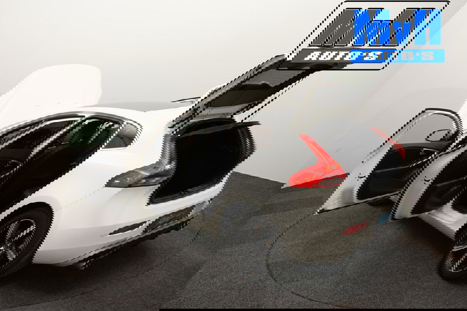 Volvo V40 1.5 T3 Polar+ Sport|R-DESIGN|PANORAMADAK|NAP|LED
