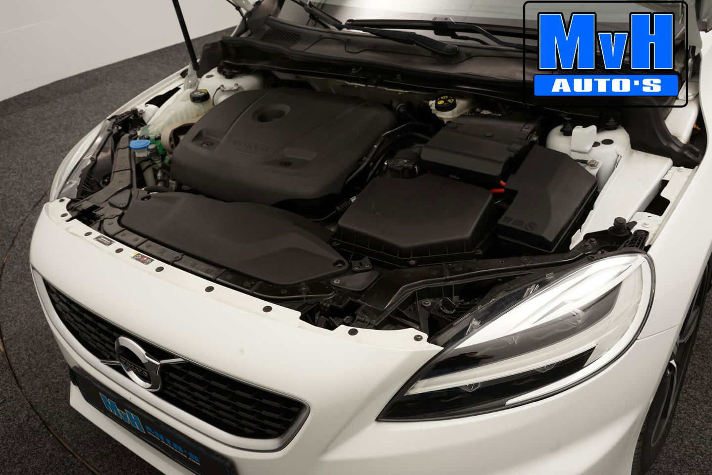 Volvo V40 1.5 T3 Polar+ Sport|R-DESIGN|PANORAMADAK|NAP|LED