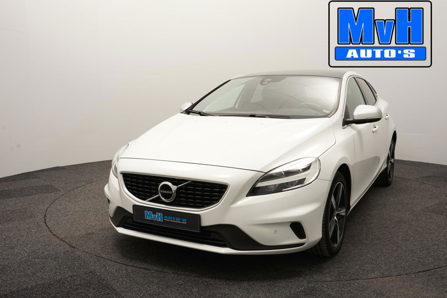 Volvo V40 1.5 T3 Polar+ Sport|R-DESIGN|PANORAMADAK|NAP|LED
