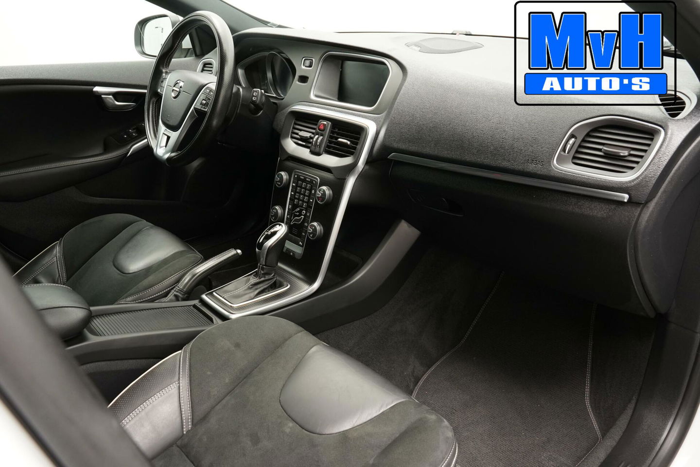 Volvo V40 1.5 T3 Polar+ Sport|R-DESIGN|PANORAMADAK|NAP|LED