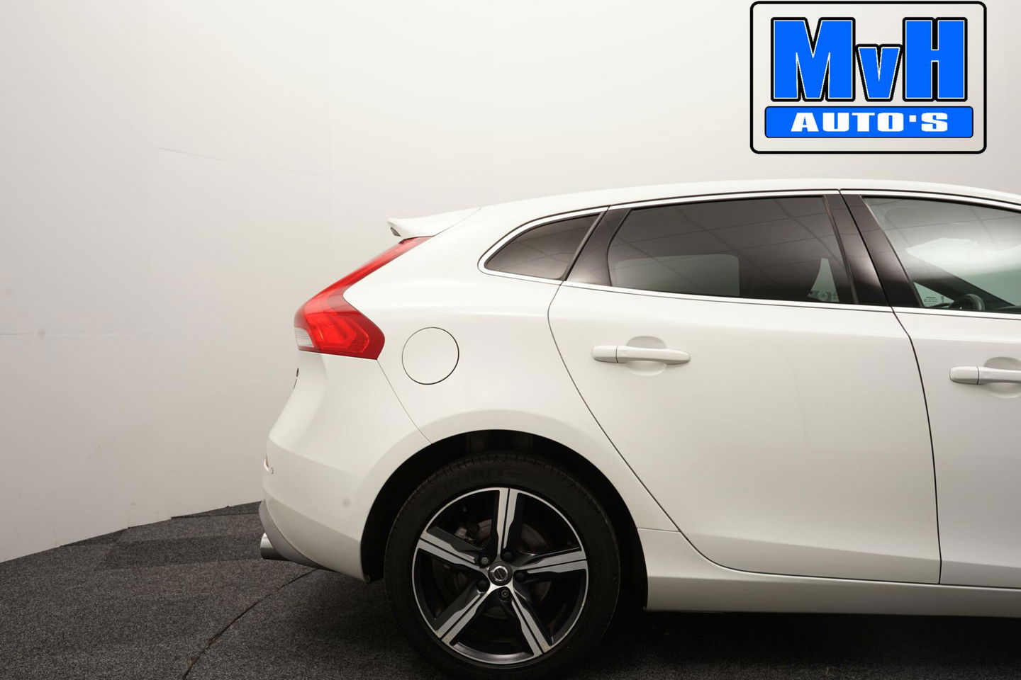 Volvo V40 1.5 T3 Polar+ Sport|R-DESIGN|PANORAMADAK|NAP|LED