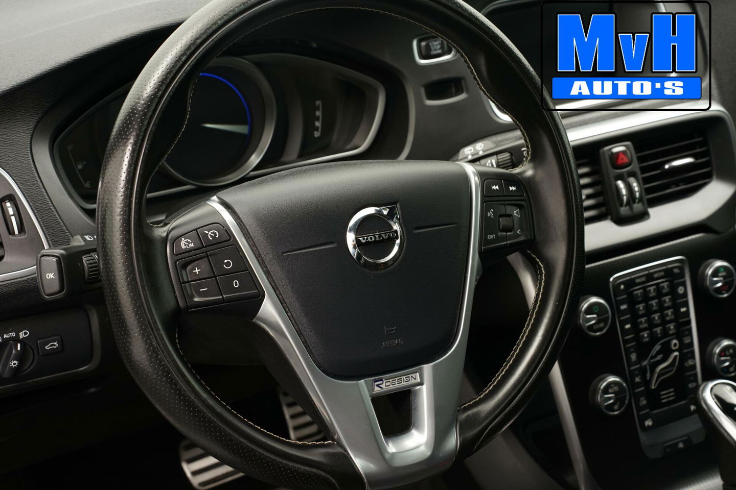 Volvo V40 1.5 T3 Polar+ Sport|R-DESIGN|PANORAMADAK|NAP|LED