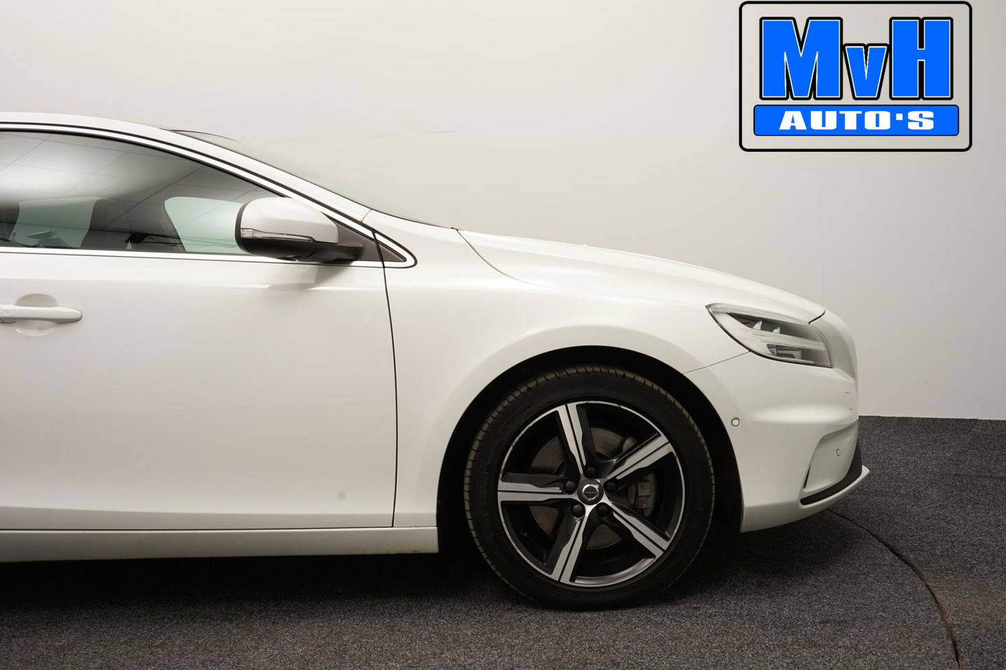 Volvo V40 1.5 T3 Polar+ Sport|R-DESIGN|PANORAMADAK|NAP|LED