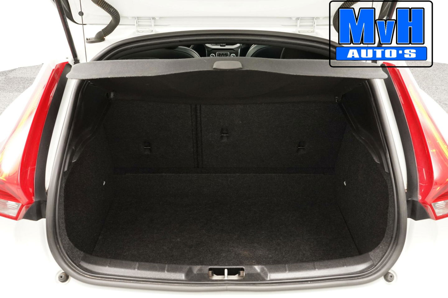 Volvo V40 1.5 T3 Polar+ Sport|R-DESIGN|PANORAMADAK|NAP|LED