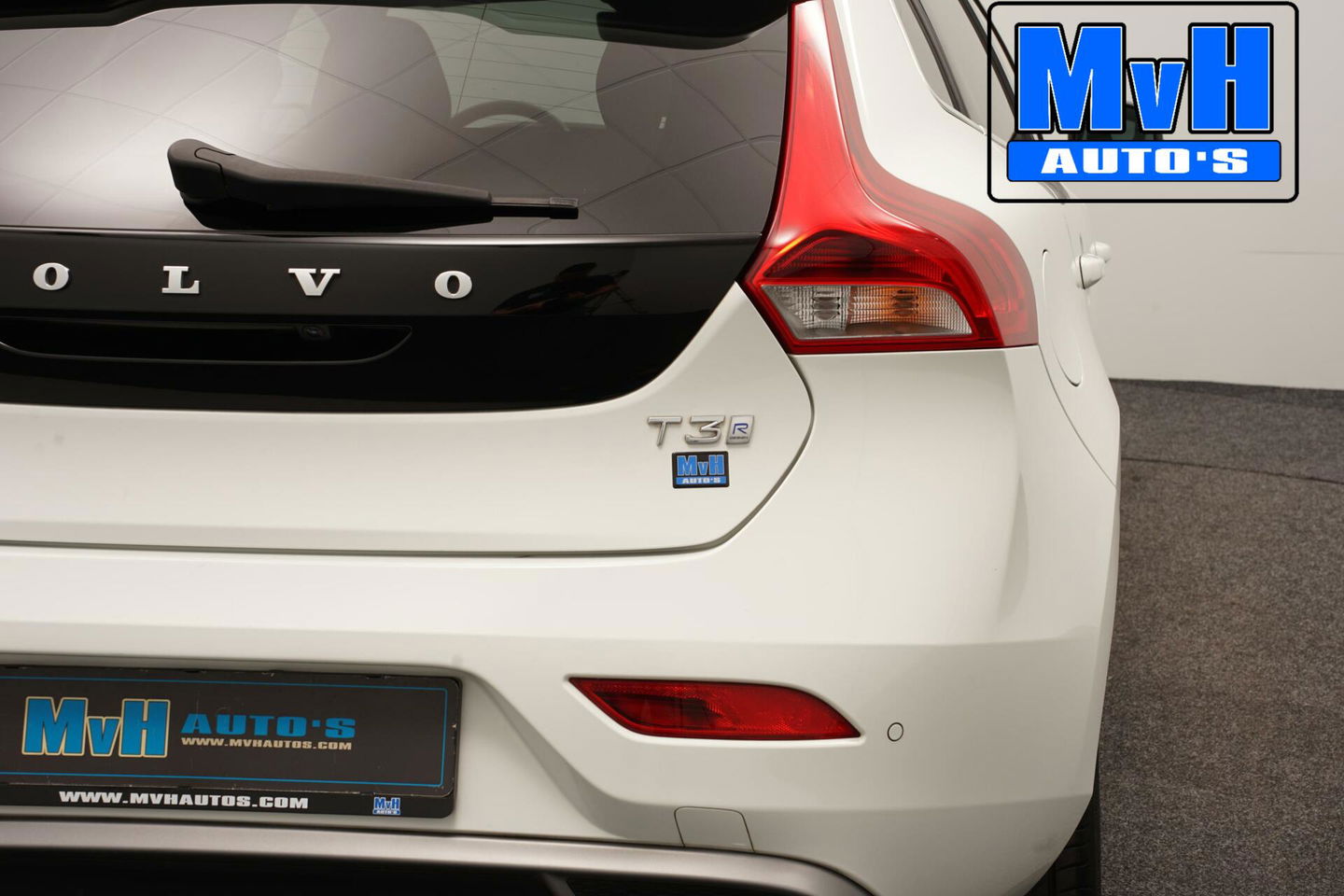 Volvo V40 1.5 T3 Polar+ Sport|R-DESIGN|PANORAMADAK|NAP|LED