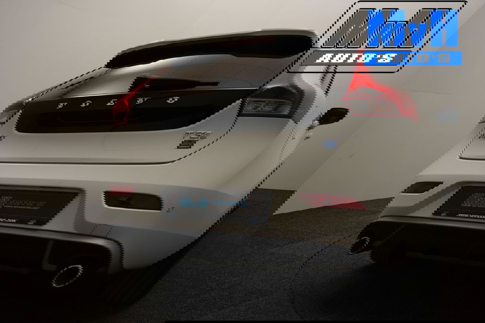 Volvo V40 1.5 T3 Polar+ Sport|R-DESIGN|PANORAMADAK|NAP|LED