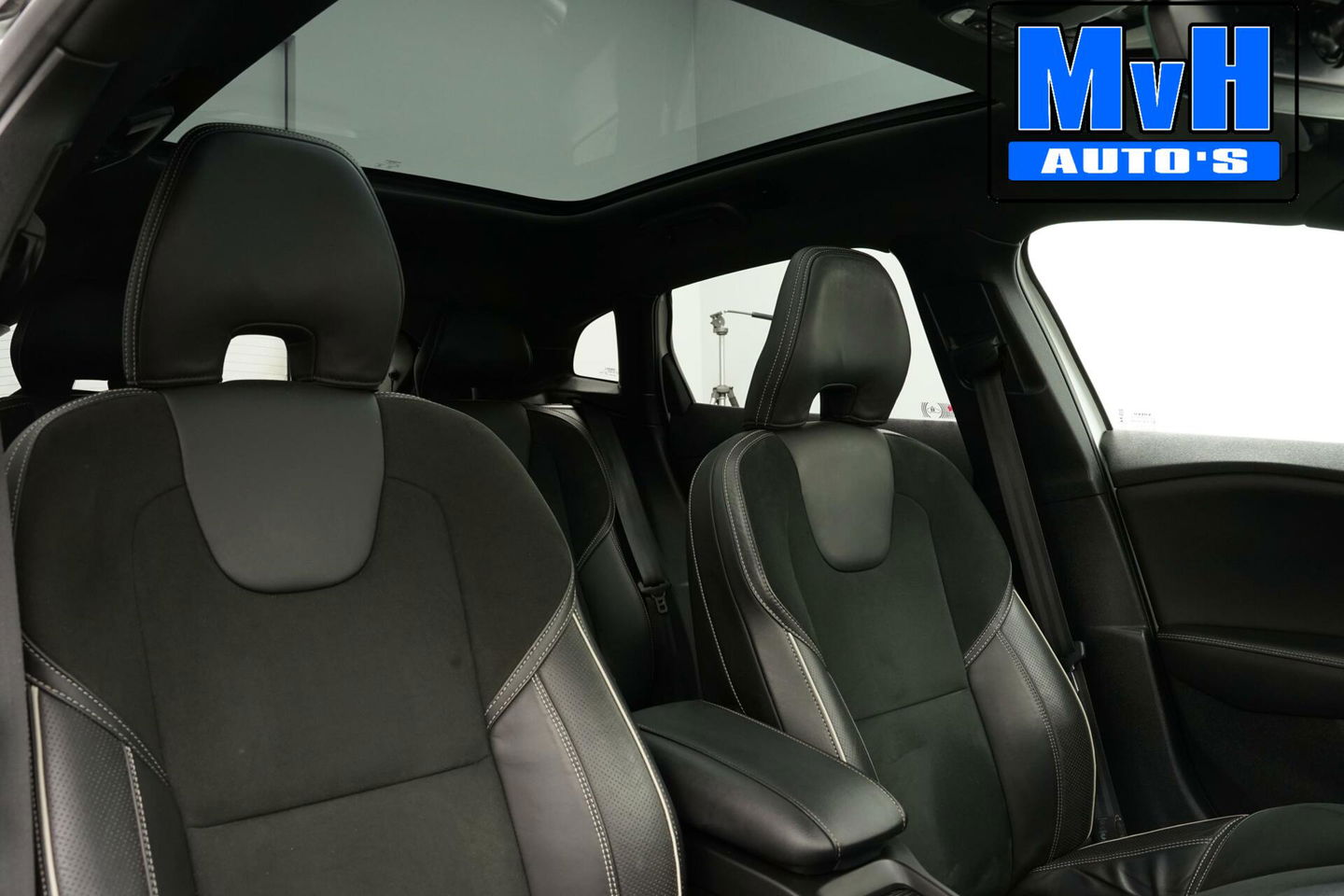 Volvo V40 1.5 T3 Polar+ Sport|R-DESIGN|PANORAMADAK|NAP|LED