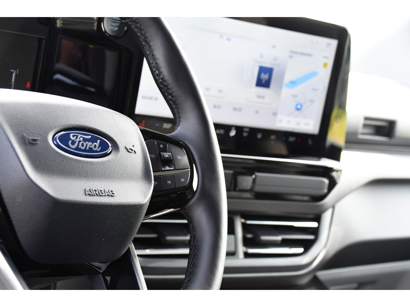 Ford Transit Custom 320 2.0 TDCI L2H1 Tourneo Black Edition Full Options, 360 Camera,  Adpatieve Cruise, Virtual, Carplay, 170PK, Stoel/Stuur Verwarming, Automaat, Uniek!
