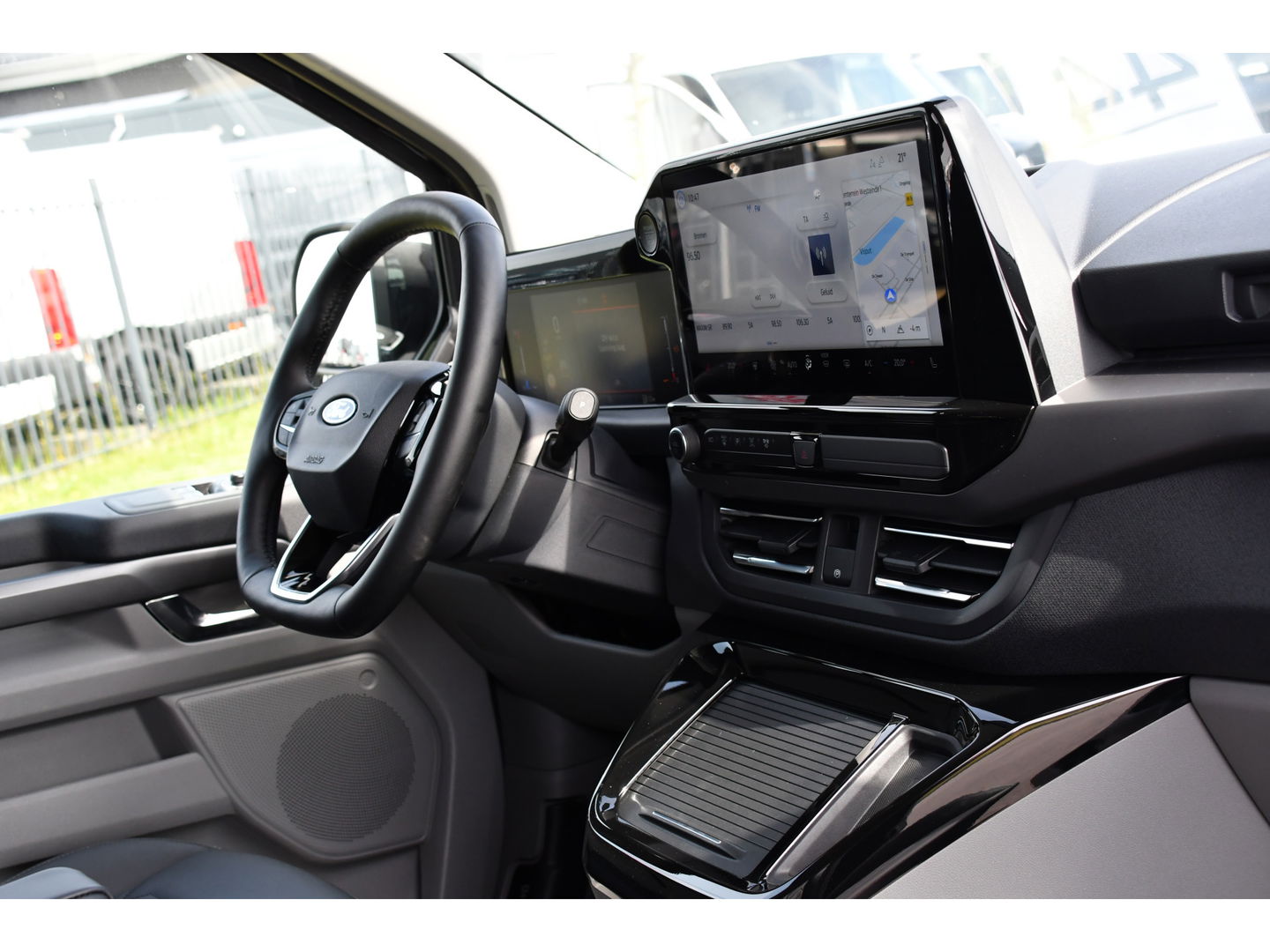 Ford Transit Custom 320 2.0 TDCI L2H1 Tourneo Black Edition Full Options, 360 Camera,  Adpatieve Cruise, Virtual, Carplay, 170PK, Stoel/Stuur Verwarming, Automaat, Uniek!