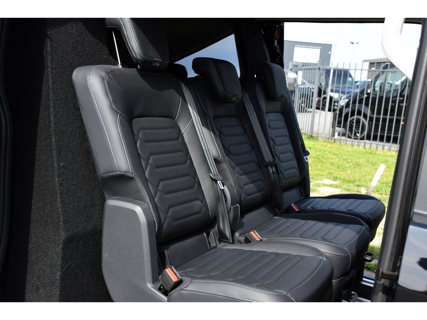 Ford Transit Custom 320 2.0 TDCI L2H1 Tourneo Black Edition Full Options, 360 Camera,  Adpatieve Cruise, Virtual, Carplay, 170PK, Stoel/Stuur Verwarming, Automaat, Uniek!