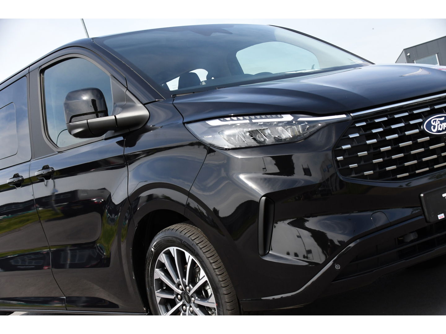 Ford Transit Custom 320 2.0 TDCI L2H1 Tourneo Black Edition Full Options, 360 Camera,  Adpatieve Cruise, Virtual, Carplay, 170PK, Stoel/Stuur Verwarming, Automaat, Uniek!