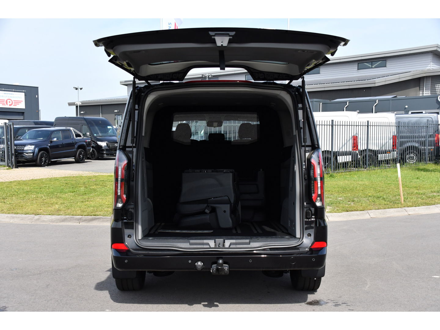 Ford Transit Custom 320 2.0 TDCI L2H1 Tourneo Black Edition Full Options, 360 Camera,  Adpatieve Cruise, Virtual, Carplay, 170PK, Stoel/Stuur Verwarming, Automaat, Uniek!