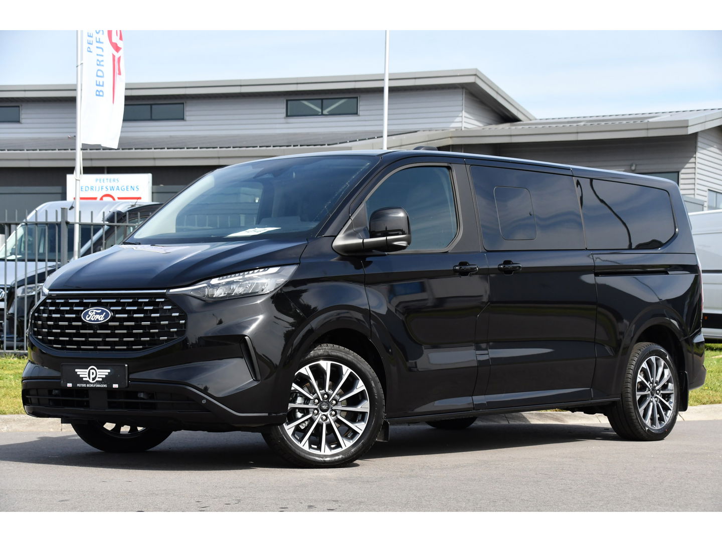 Ford Transit Custom 320 2.0 TDCI L2H1 Tourneo Black Edition Full Options, 360 Camera,  Adpatieve Cruise, Virtual, Carplay, 170PK, Stoel/Stuur Verwarming, Automaat, Uniek!