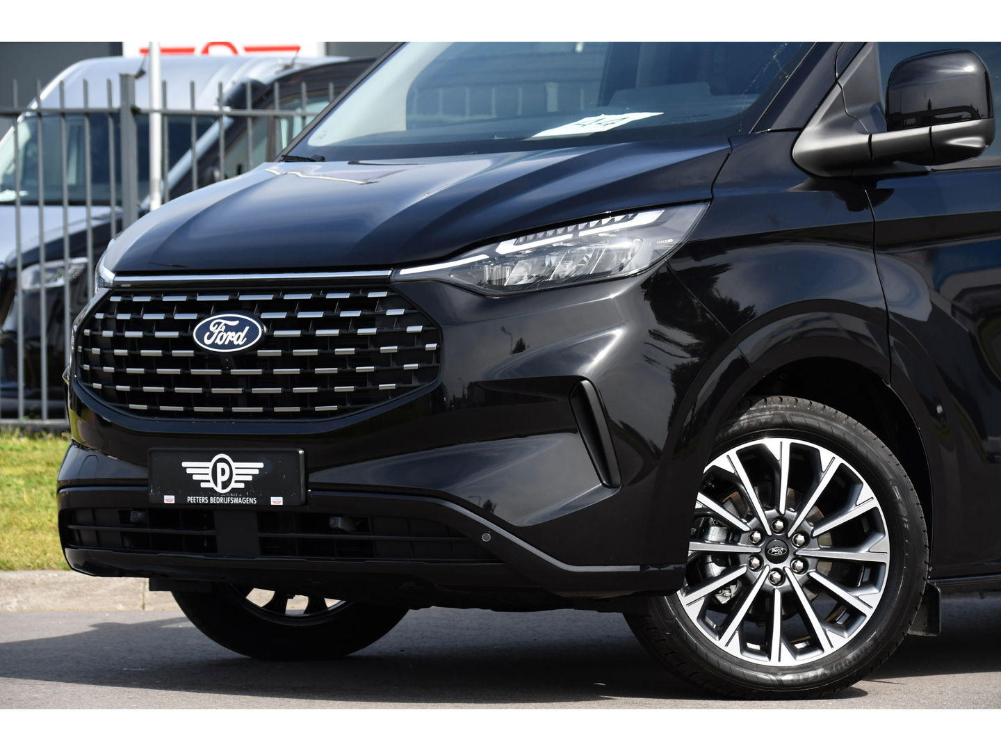 Ford Transit Custom 320 2.0 TDCI L2H1 Tourneo Black Edition Full Options, 360 Camera,  Adpatieve Cruise, Virtual, Carplay, 170PK, Stoel/Stuur Verwarming, Automaat, Uniek!