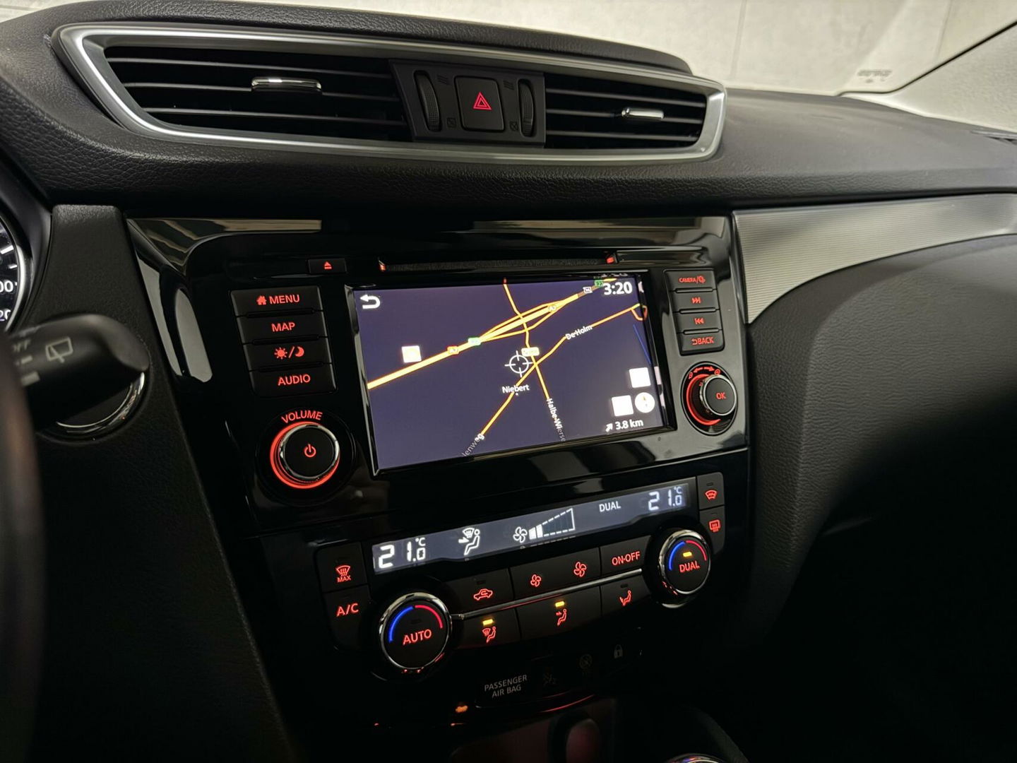 Nissan QASHQAI 1.3 DIG-T Tekna + Pano 360° CarPlay Leer NAP