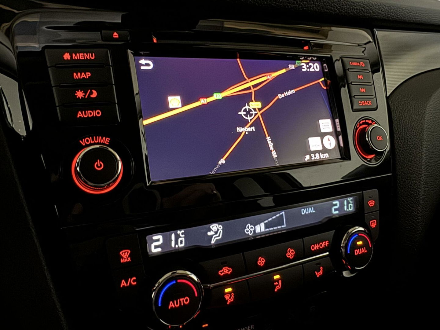 Nissan QASHQAI 1.3 DIG-T Tekna + Pano 360° CarPlay Leer NAP