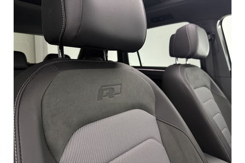 Volkswagen Tiguan 1.5 TSI 150PK ACT R-Line | Black Style Pakket | Pano LED Trekhaak ACC Virtual Camera Clima Navi PDC 18''LMV