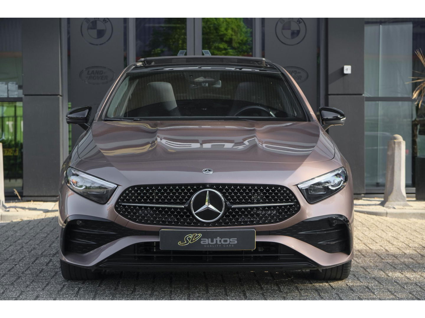 Mercedes-Benz A-Klasse A250e 218pk AMG Hybrid Panoramadak NP. €60k *BTW* Head-up Night pakket Multibeam led Memory 1e Eig. NLauto 19" LMV