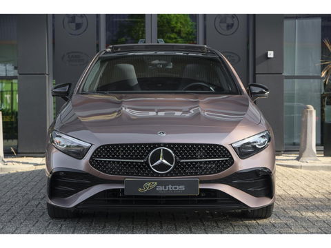 Mercedes-Benz A-Klasse A250e 218pk AMG Hybrid Panoramadak NP. €60k *BTW* Head-up Night pakket Multibeam led Memory 1e Eig. NLauto 19" LMV