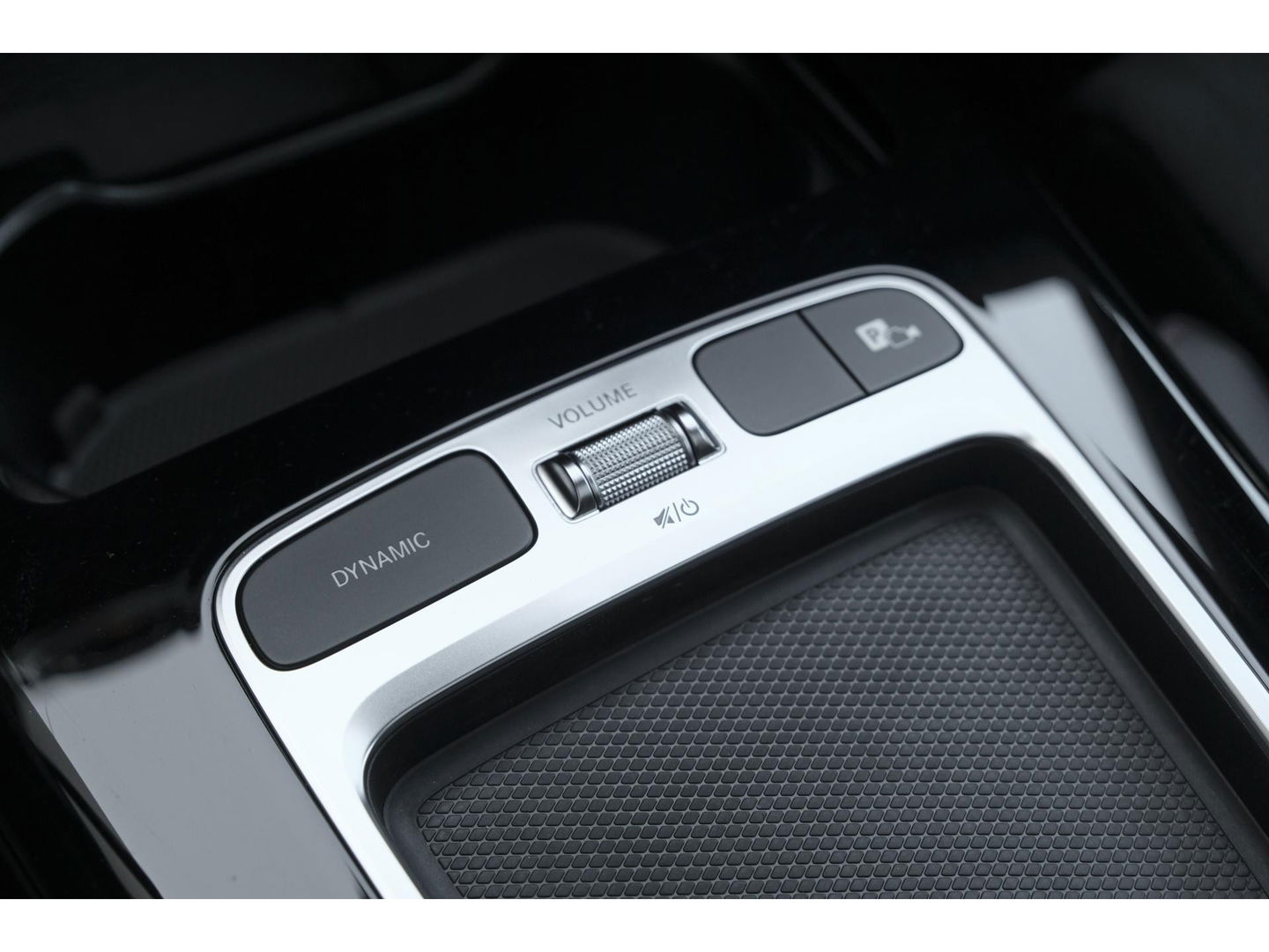 Mercedes-Benz A-Klasse A250e 218pk AMG Hybrid Panoramadak NP. €60k *BTW* Head-up Night pakket Multibeam led Memory 1e Eig. NLauto 19" LMV