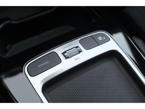 Mercedes-Benz A-Klasse A250e 218pk AMG Hybrid Panoramadak NP. €60k *BTW* Head-up Night pakket Multibeam led Memory 1e Eig. NLauto 19" LMV