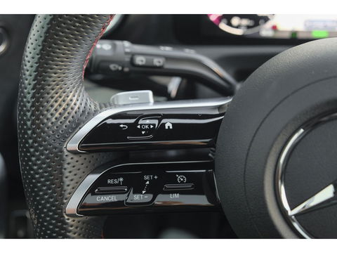 Mercedes-Benz A-Klasse A250e 218pk AMG Hybrid Panoramadak NP. €60k *BTW* Head-up Night pakket Multibeam led Memory 1e Eig. NLauto 19" LMV