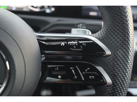 Mercedes-Benz A-Klasse A250e 218pk AMG Hybrid Panoramadak NP. €60k *BTW* Head-up Night pakket Multibeam led Memory 1e Eig. NLauto 19" LMV