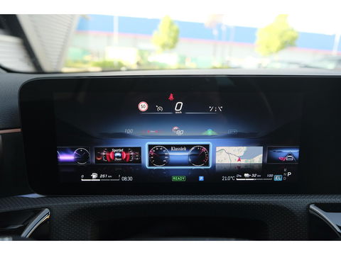 Mercedes-Benz A-Klasse A250e 218pk AMG Hybrid Panoramadak NP. €60k *BTW* Head-up Night pakket Multibeam led Memory 1e Eig. NLauto 19" LMV