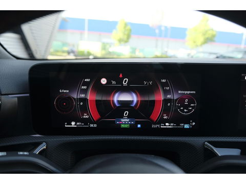 Mercedes-Benz A-Klasse A250e 218pk AMG Hybrid Panoramadak NP. €60k *BTW* Head-up Night pakket Multibeam led Memory 1e Eig. NLauto 19" LMV