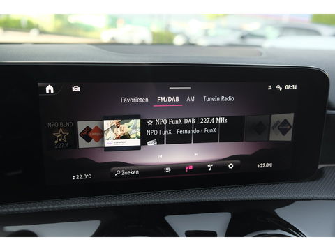Mercedes-Benz A-Klasse A250e 218pk AMG Hybrid Panoramadak NP. €60k *BTW* Head-up Night pakket Multibeam led Memory 1e Eig. NLauto 19" LMV