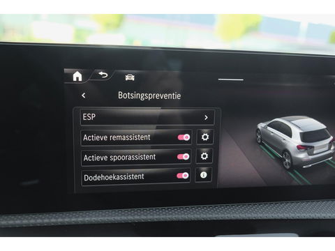 Mercedes-Benz A-Klasse A250e 218pk AMG Hybrid Panoramadak NP. €60k *BTW* Head-up Night pakket Multibeam led Memory 1e Eig. NLauto 19" LMV
