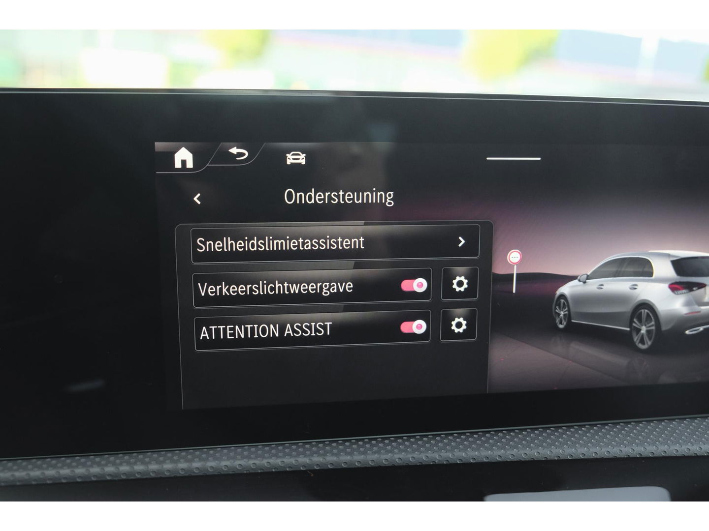 Mercedes-Benz A-Klasse A250e 218pk AMG Hybrid Panoramadak NP. €60k *BTW* Head-up Night pakket Multibeam led Memory 1e Eig. NLauto 19" LMV