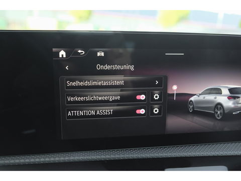 Mercedes-Benz A-Klasse A250e 218pk AMG Hybrid Panoramadak NP. €60k *BTW* Head-up Night pakket Multibeam led Memory 1e Eig. NLauto 19" LMV