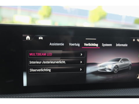 Mercedes-Benz A-Klasse A250e 218pk AMG Hybrid Panoramadak NP. €60k *BTW* Head-up Night pakket Multibeam led Memory 1e Eig. NLauto 19" LMV