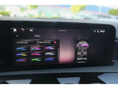 Mercedes-Benz A-Klasse A250e 218pk AMG Hybrid Panoramadak NP. €60k *BTW* Head-up Night pakket Multibeam led Memory 1e Eig. NLauto 19" LMV