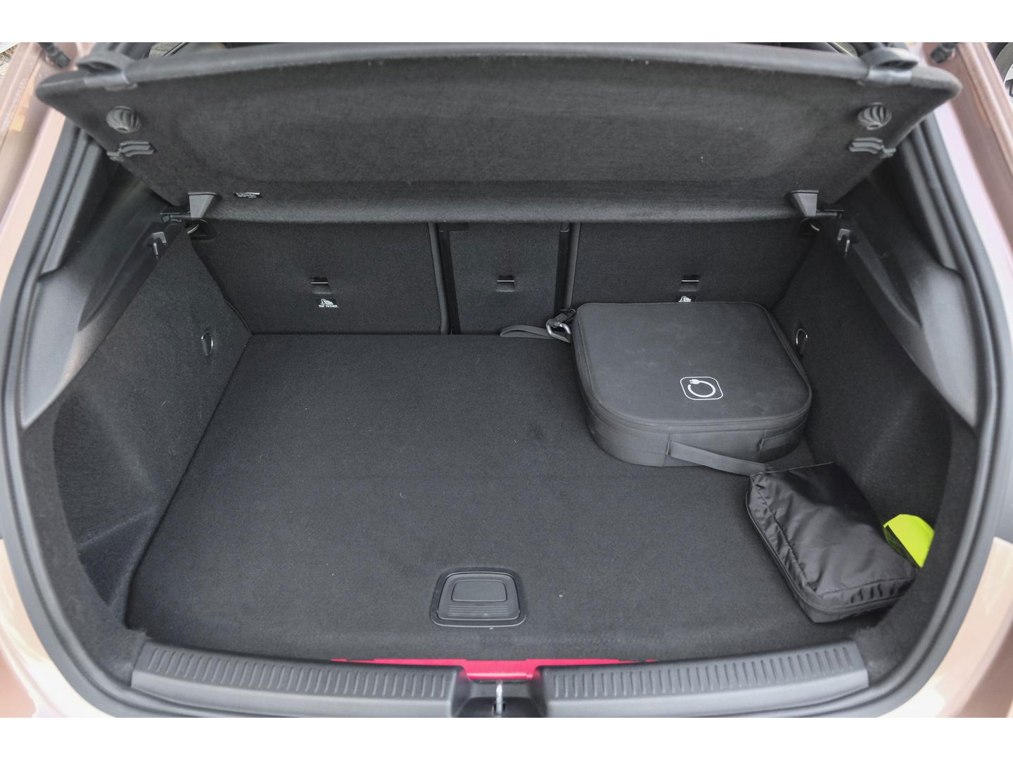 Mercedes-Benz A-Klasse A250e 218pk AMG Hybrid Panoramadak NP. €60k *BTW* Head-up Night pakket Multibeam led Memory 1e Eig. NLauto 19" LMV